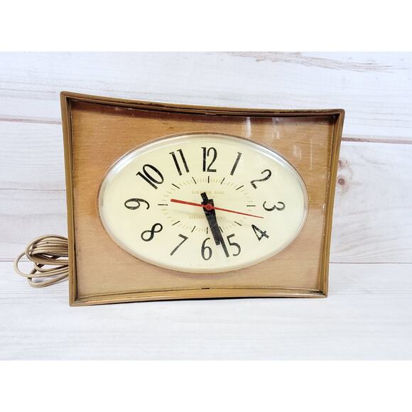 Vintage General Electric Wall Clock 2130 GE USA READ - Picture 1 of 13